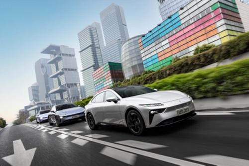 硬核评测见实力,eπ007全能产品打造东风最美轿跑
