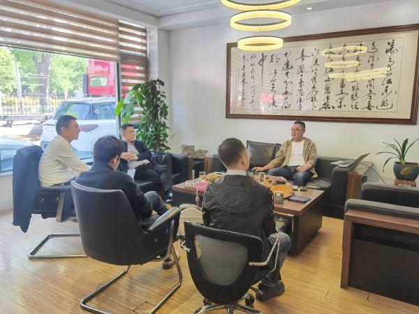 以可靠筑新程,东风商用车携燃气车贺苏州信泰中运物流八载辉煌