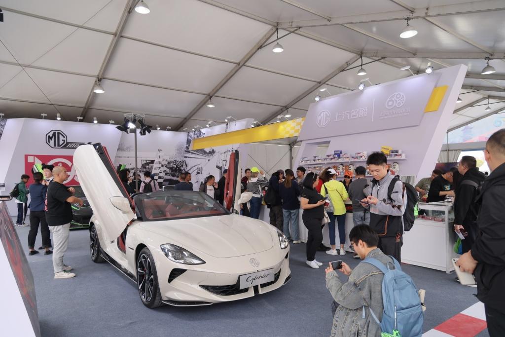 F1上海站重燃烽火 MG Cyberster限时快闪等你来撩!