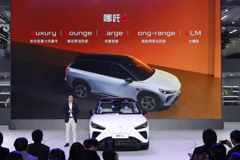 “Snapdragon Ride Flex(SA8775P)舱驾融合平台”全球首搭哪吒汽车