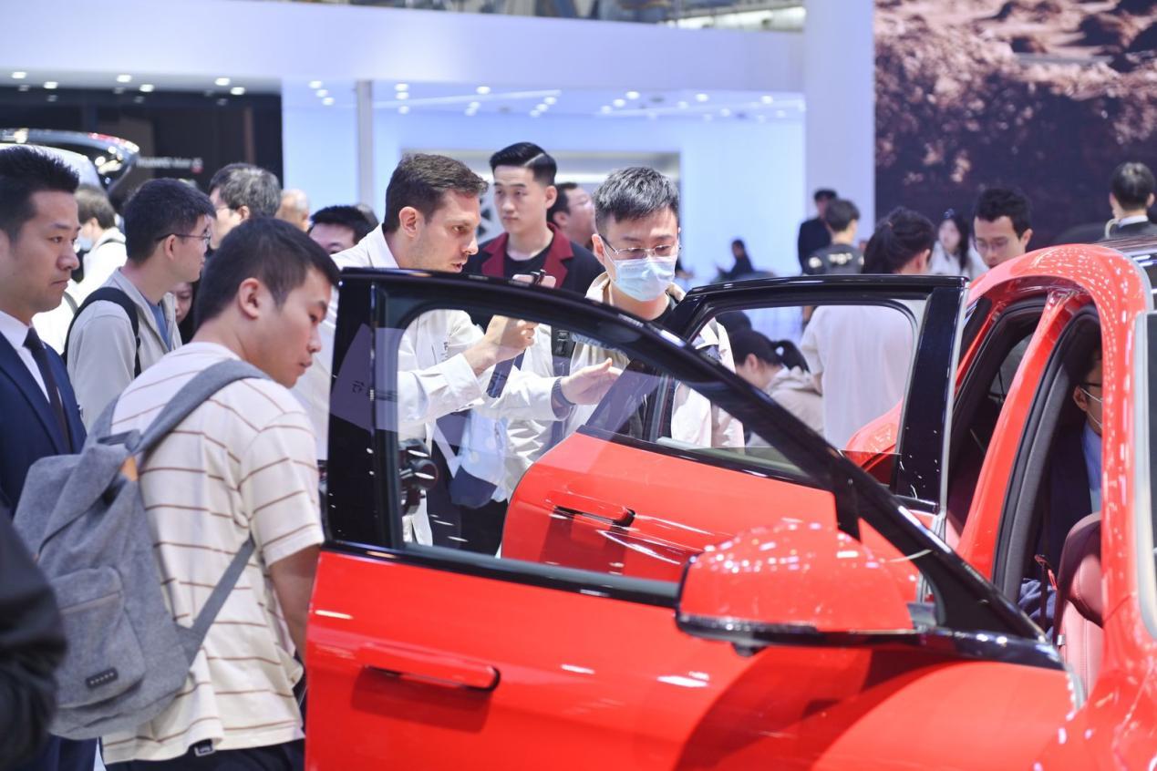 华为深度赋能问界新M5,重磅登陆北京车展,售价24.98万起