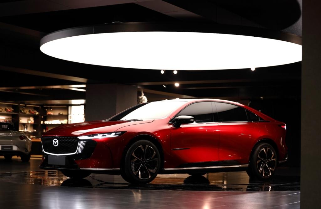 Neo-Proud Coupe 长安马自达MAZDA EZ-6设计概念解读