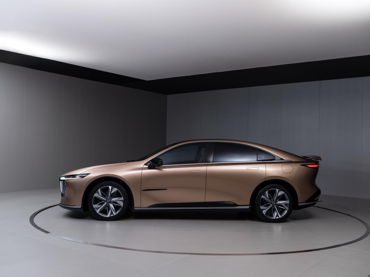 Neo-Proud Coupe 长安马自达MAZDA EZ-6设计概念解读
