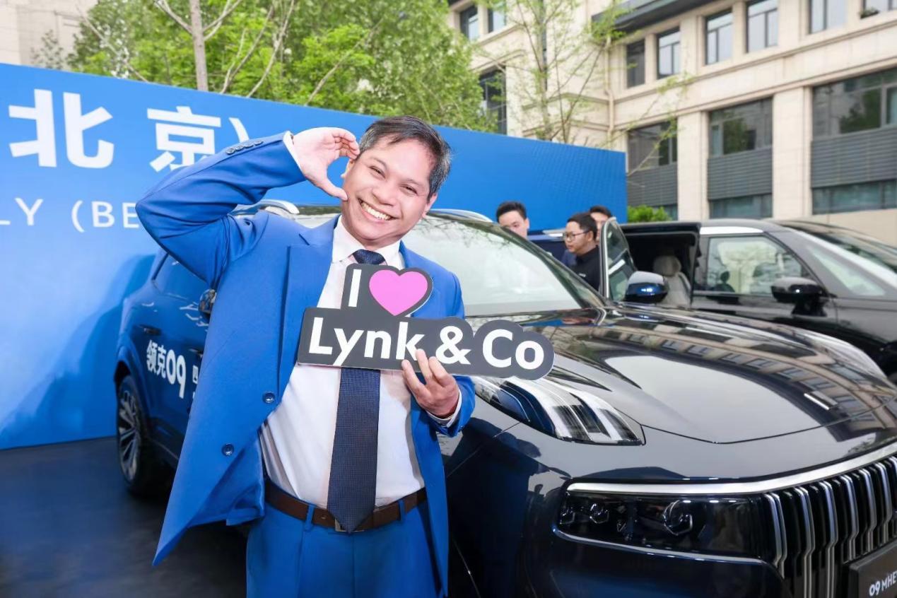 新质生产力代表！东盟十国外交官盛赞领克09MHEV四驱全球版