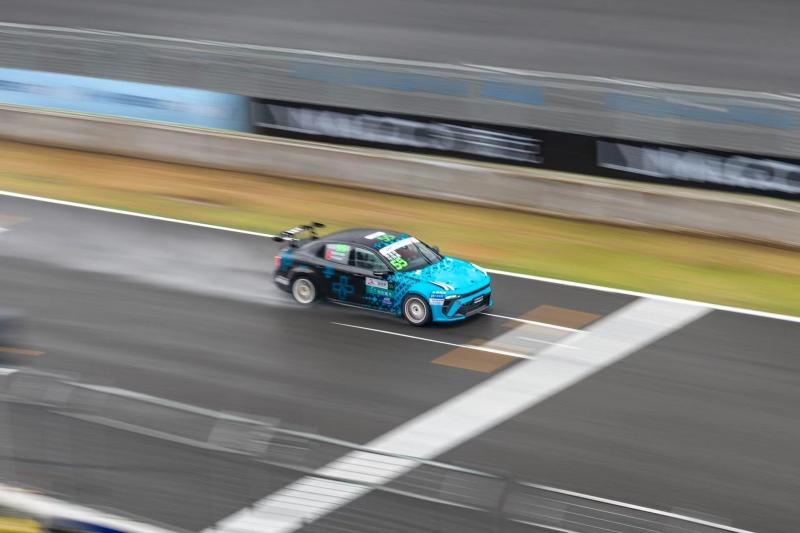 新赛季开门红!领克捷凯车队2024 TCR中国系列赛首站获5冠1亚1季