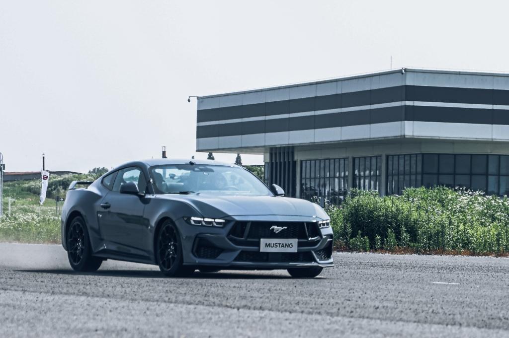 全新福特Mustang®硬顶性能版和敞篷运动版热血燃擎福特专业测试中心