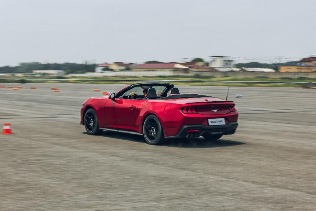 全新福特Mustang®硬顶性能版和敞篷运动版热血燃擎福特专业测试中心