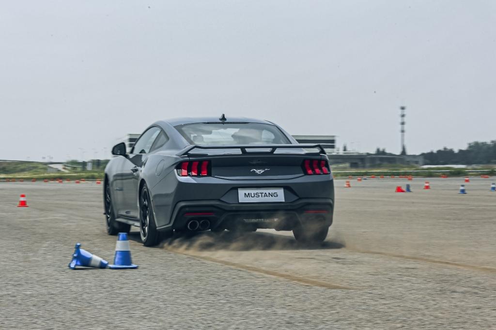 全新福特Mustang®硬顶性能版和敞篷运动版热血燃擎福特专业测试中心