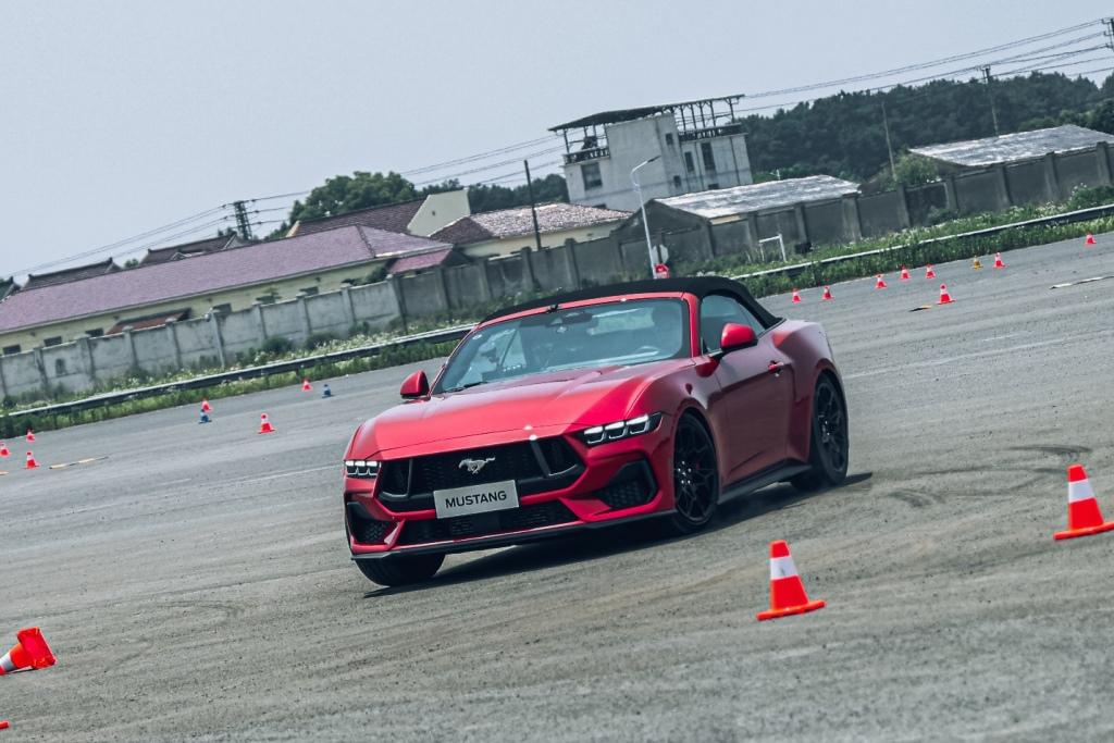 全新福特Mustang®硬顶性能版和敞篷运动版热血燃擎福特专业测试中心