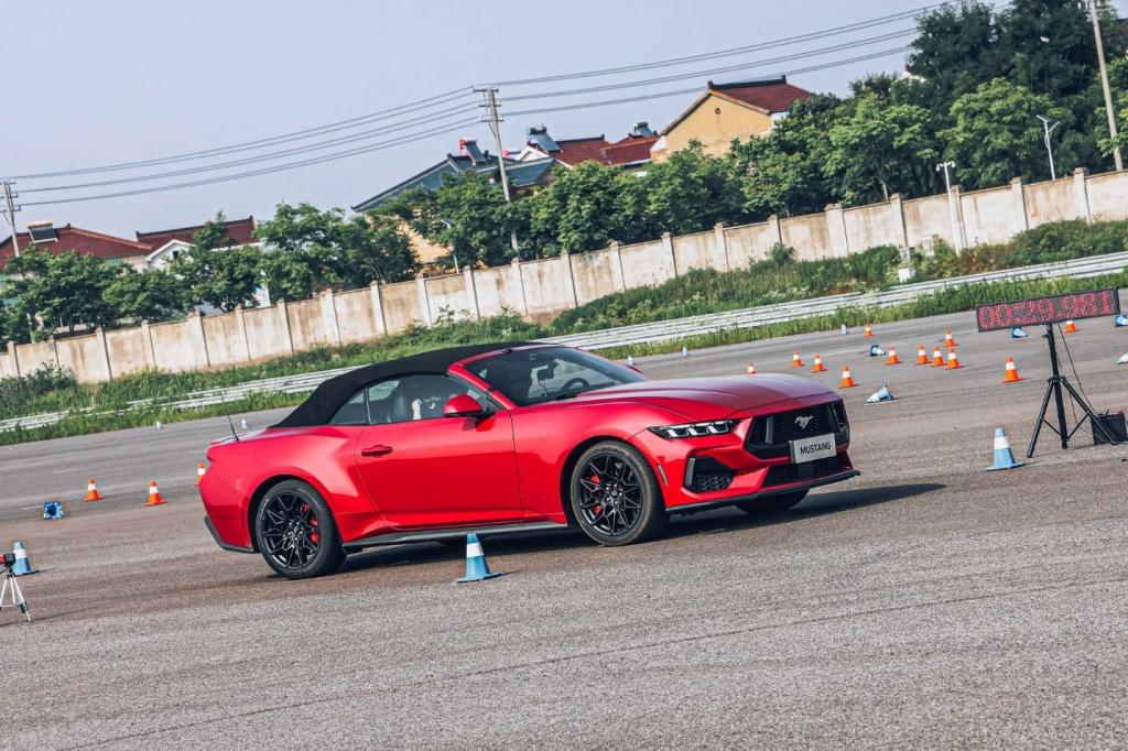 全新福特Mustang®硬顶性能版和敞篷运动版热血燃擎福特专业测试中心