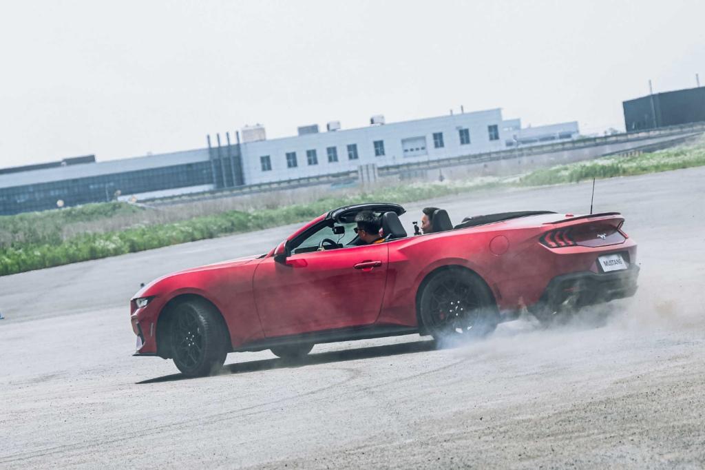 全新福特Mustang®硬顶性能版和敞篷运动版热血燃擎福特专业测试中心