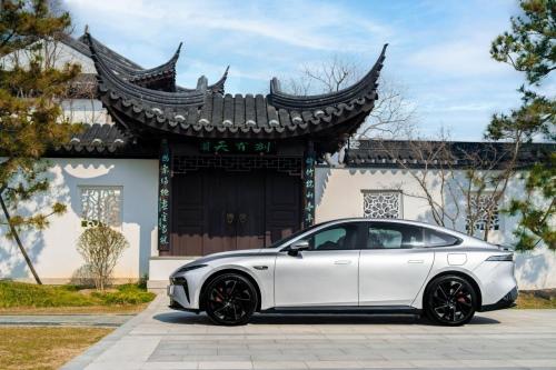古今智慧交汇，东风奕派eπ007高价值新能源精品震撼登场