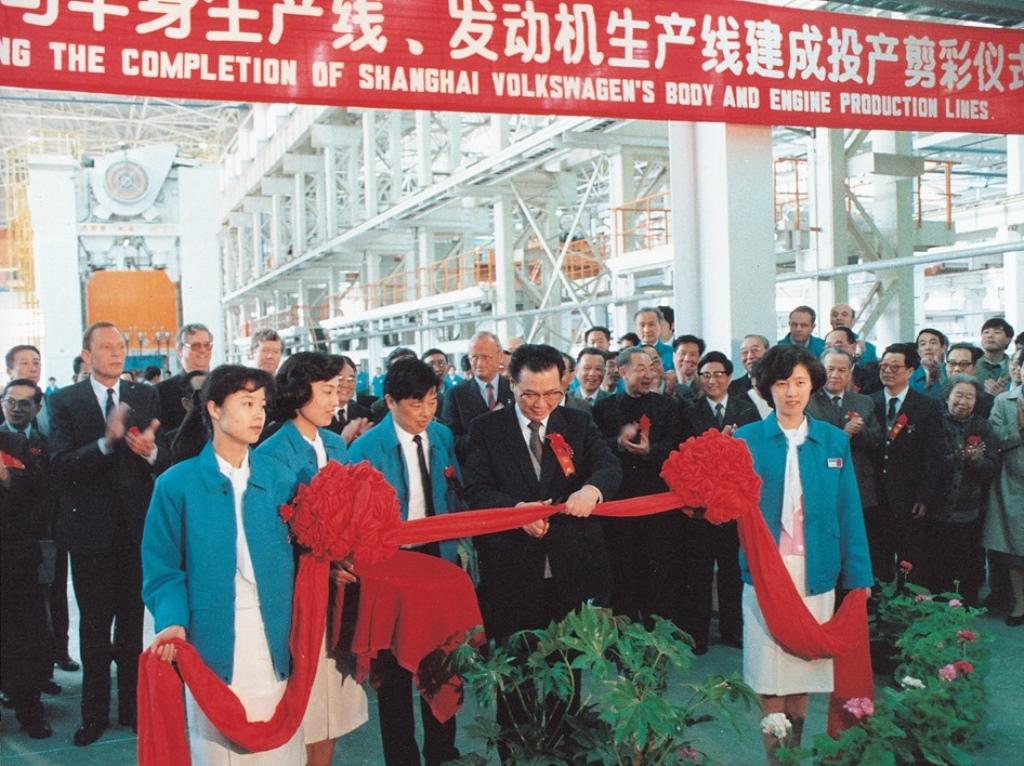 40周年巡礼第三章丨从奥迪100到桑塔纳，上汽大众开启国产化“拓荒之路”
