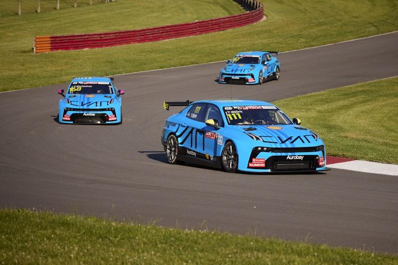 领克车队2024TCR美国站包揽领奖台,中国汽车首次登顶美国赛场