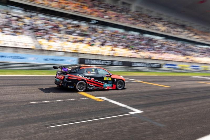 领克车队2024TCR美国站包揽领奖台,中国汽车首次登顶美国赛场