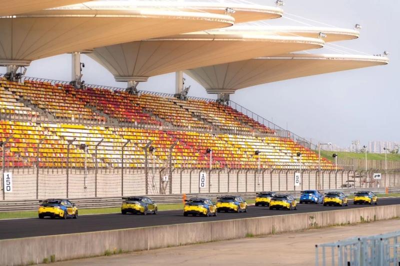 领克车队2024TCR美国站包揽领奖台,中国汽车首次登顶美国赛场