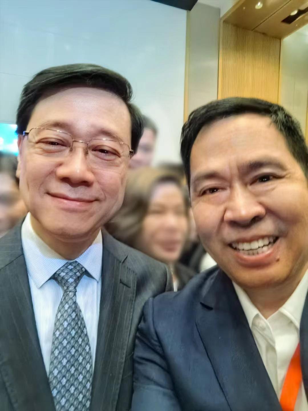 香港举办酒会答谢海内外投资者,哪吒汽车创始人方运舟等企业家出席