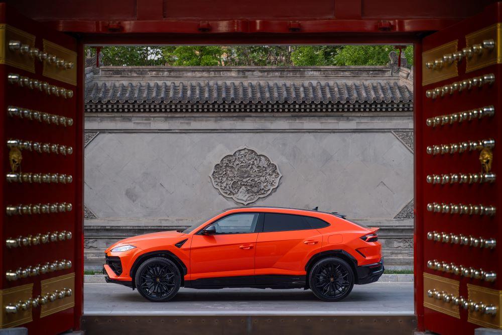 兰博基尼发布取景于北京的Urus SE最新官方图片,史上最优美的Urus