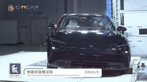 入门即享极致安全!东风奕派eπ007荣获C-NCAP五星安全认证