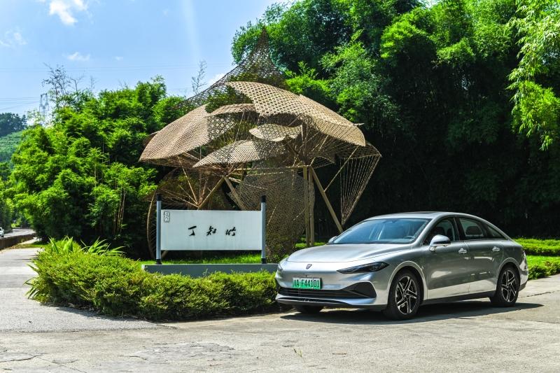 买新能源车,认准安芯承诺标准!行业唯一“零燃保障”护航荣威“上汽荣威西部大区DMH大美好发现之旅-成都站”