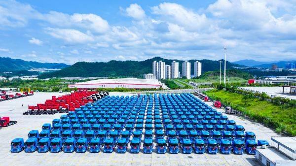 400台东风天龙旗舰KX智能重卡交付,东风商用车加速智慧物流进程