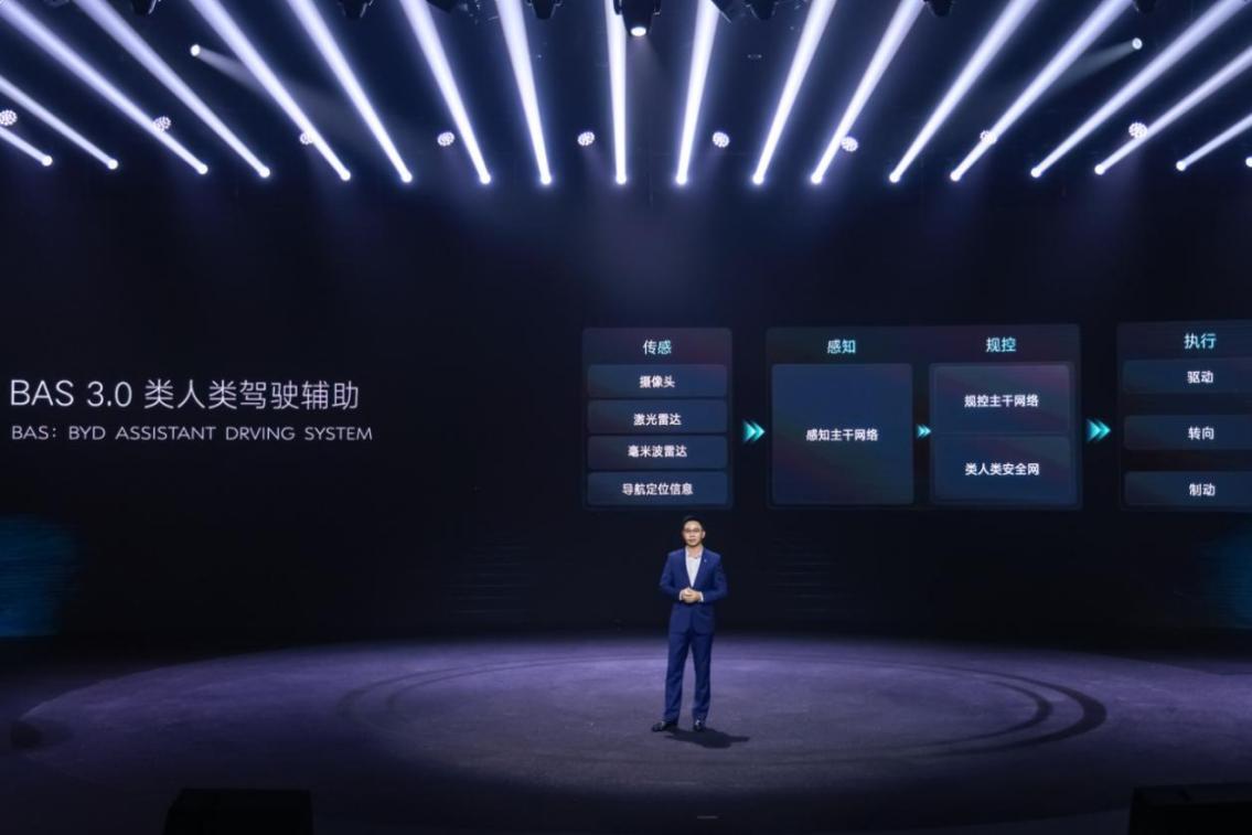 腾势Z9GT与腾势Z9双旗舰开启预售，预售价区间为33.98万元-41.98万元