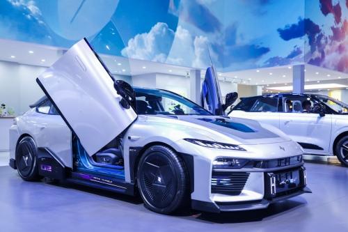 eπ007第二款定制概念车「时空闪现」,亮相成都车展