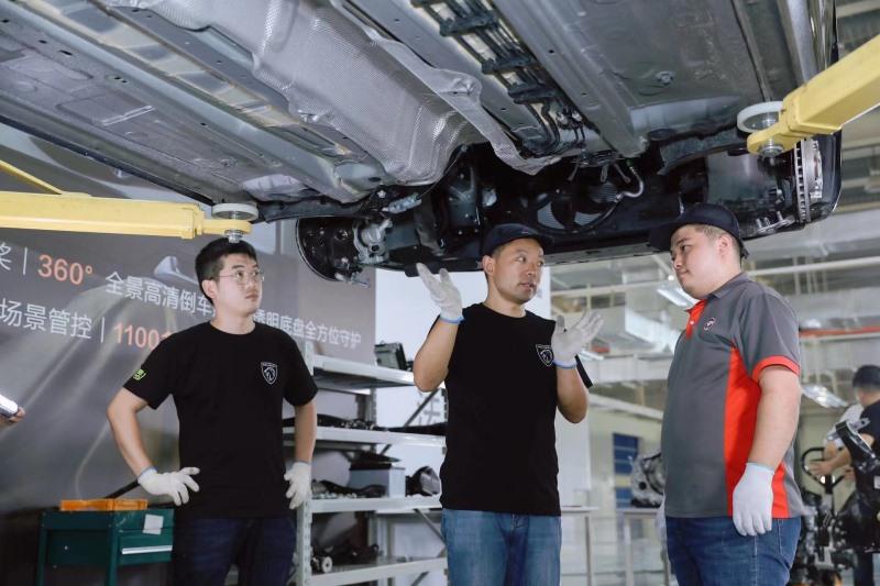 京致体验 冠军之选 东风标致新408龘龘款交付仪式在成都车展举行