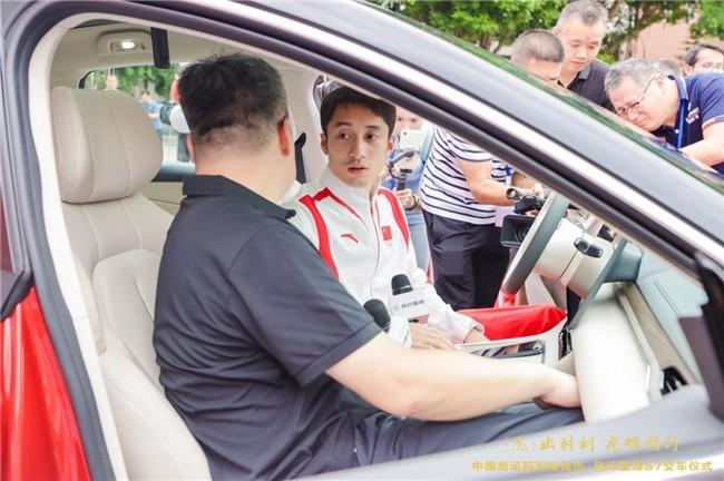 “杰”出时刻,光辉同行|东风柳汽向奥运冠军练俊杰交付星海S7