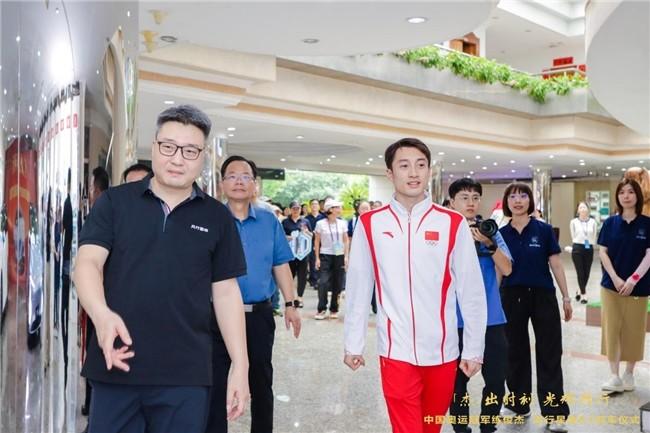 “杰”出时刻,光辉同行|东风柳汽向奥运冠军练俊杰交付星海S7