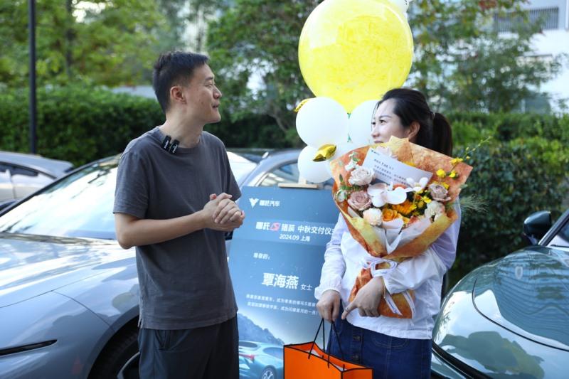 哪吒S猎装火热交付中,CEO张勇现场交车仪式感满满