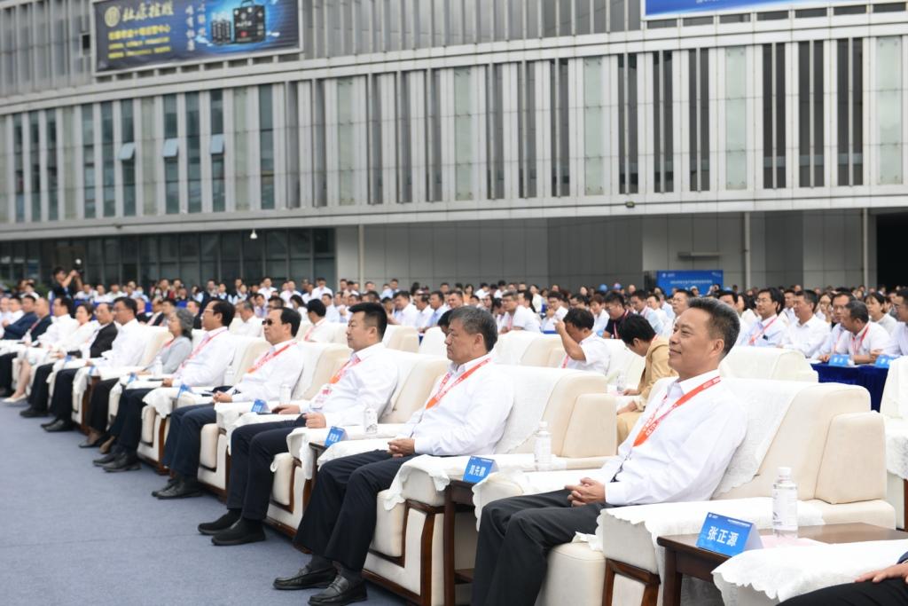 绿色科技盛宴!东风商用车亮相新能源汽车零部件交易会