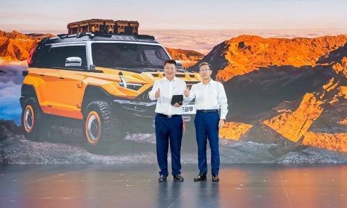 第001号车主于冬现场提车,东风猛士917蛟龙战甲上市交付