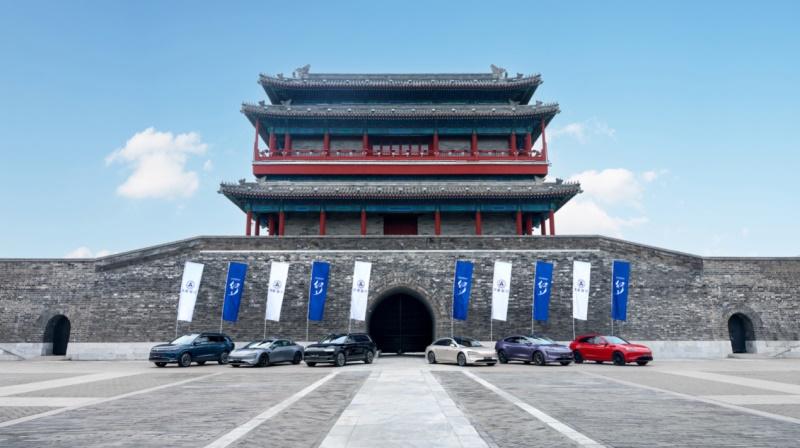 鸿蒙智行以智能驾控丈量祖国大美山河!接受总程超三万公里全面考验