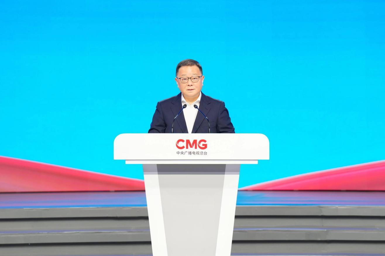 中国红 乘东风 中央广播电视总台与东风汽车牵引车头交接活动在北京举行
