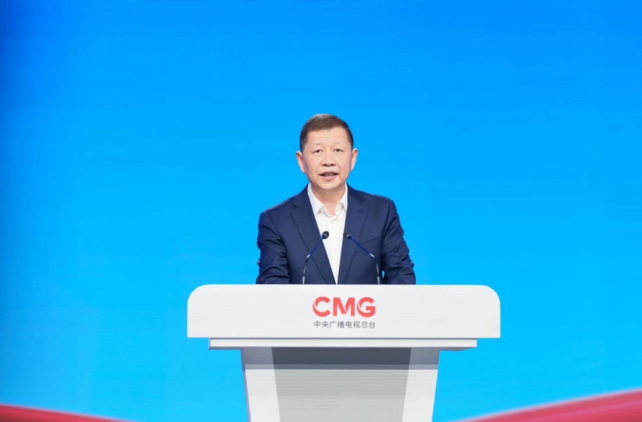中国红 乘东风 中央广播电视总台与东风汽车牵引车头交接活动在北京举行