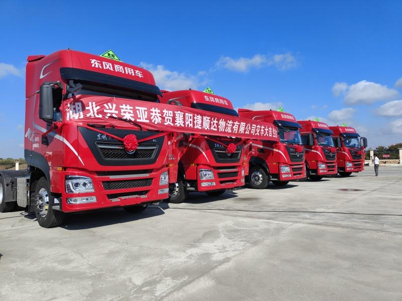 龙行天下，以客为先 | 东风龙擎3.0危化车批量交付，打造襄阳运输安全标杆
