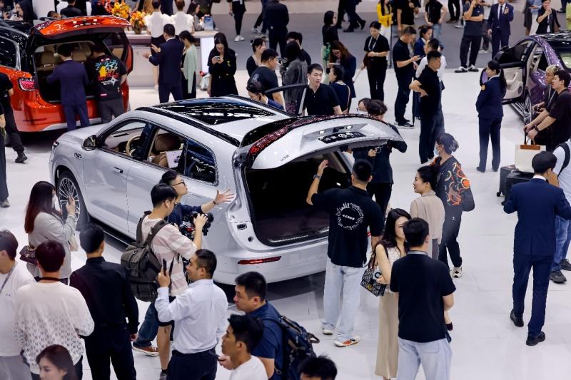 问界新M7续写销量神话，年度销量达17万稳坐新势力车型销冠