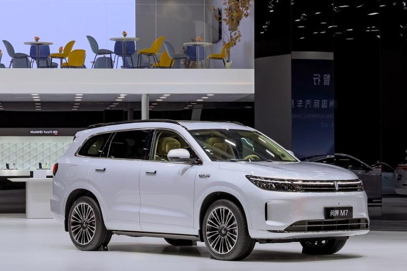 问界新M7续写销量神话，年度销量达17万稳坐新势力车型销冠