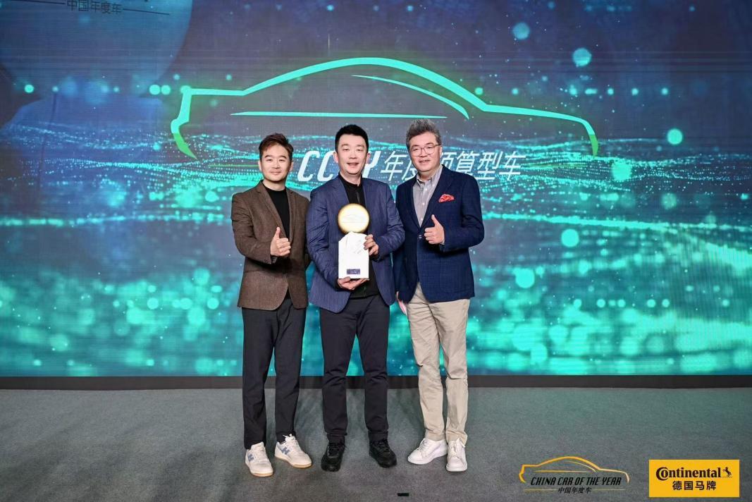 2025中国年度出行技术大奖揭晓 吉利神盾成行业唯一获奖电池品牌,与华为智驾携手摘奖