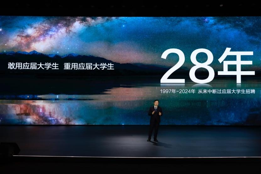 比亚迪年销超427万!蝉联三大销冠,是靠“人才+技术”赢来的