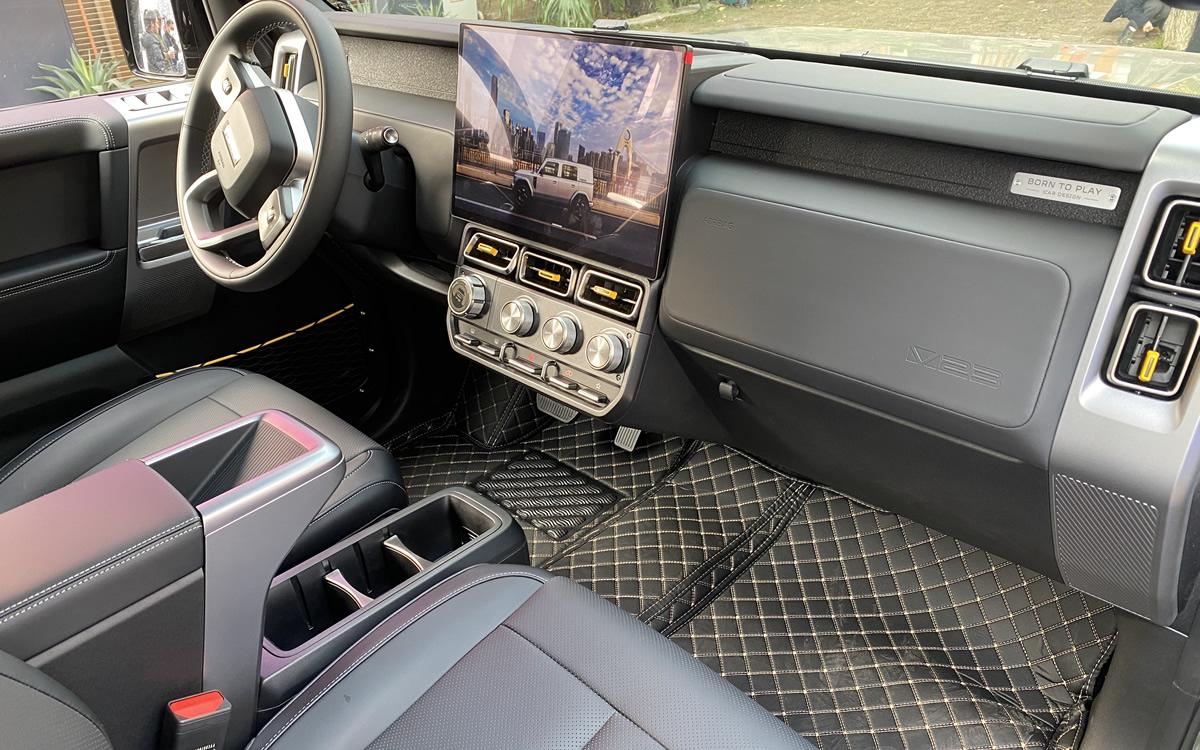 提供两驱四驱可选，最长续航501公里，iCAR V23成都上市交付
