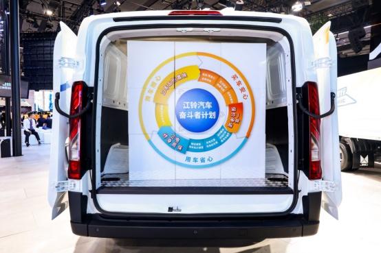 8万级江铃E福顺强势入场,引领新能源轻客市场新格局