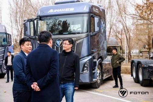 交车100台 签约300台！欧曼银河重卡发布闪耀丝路 新租赁模式推出多方共赢