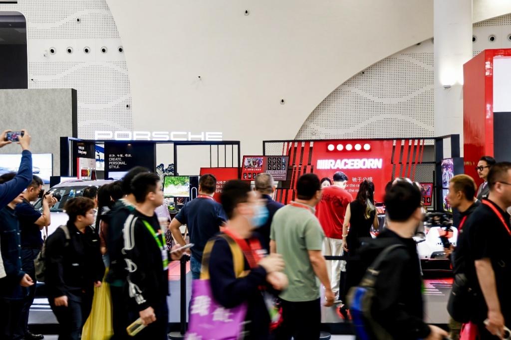 保时捷亮相第五届中国国际消费品博览会 多维赋能释放高端消费潜力