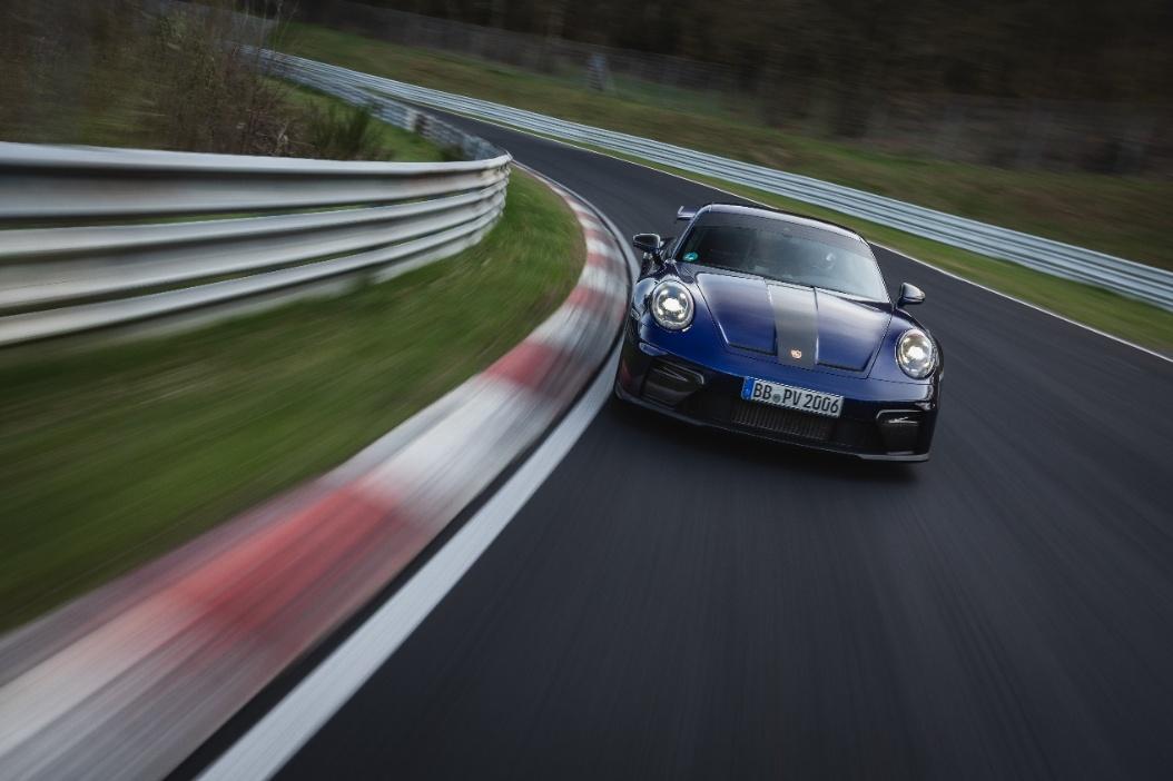 6:56.294!新款保时捷 911 GT3 凭实力硬控纽博格林北环赛道
