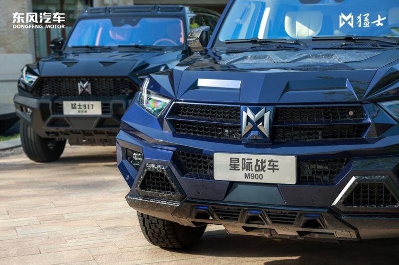 罗伦士M900星际战车与蛟龙战甲加长版首发亮相,猛士高定矩阵再添奢华旗舰