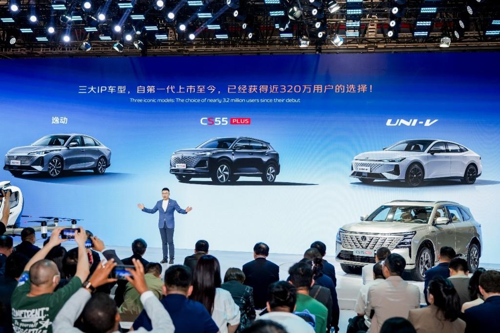 2025上海车展：长安汽车经典车型焕新新蓝鲸500Bar，领先合资一年！