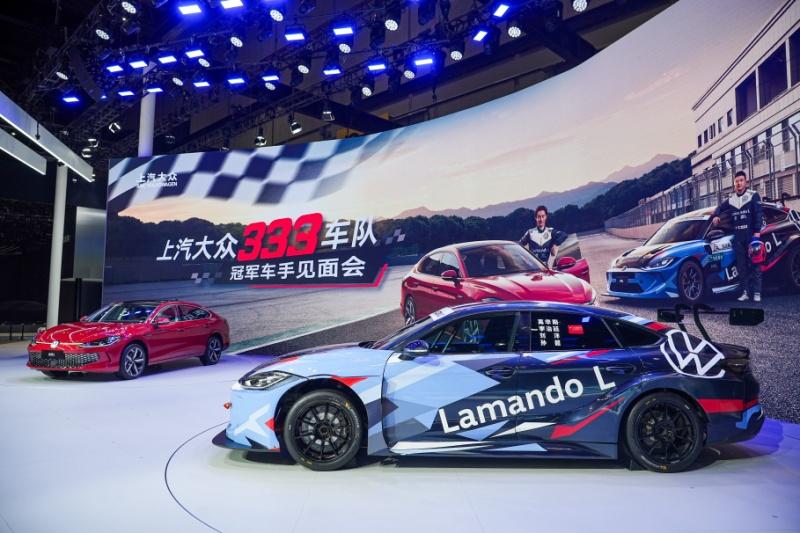 真“来赛”!冠军车手携凌渡L赛车惊喜现身上海车展