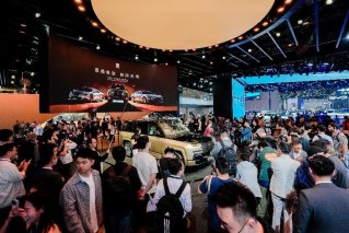 2025上海车展仰望展台盛况空前 极致技术、高端产品成全球焦点